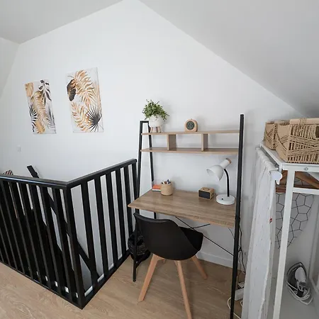 Duplex77 Near Apartment